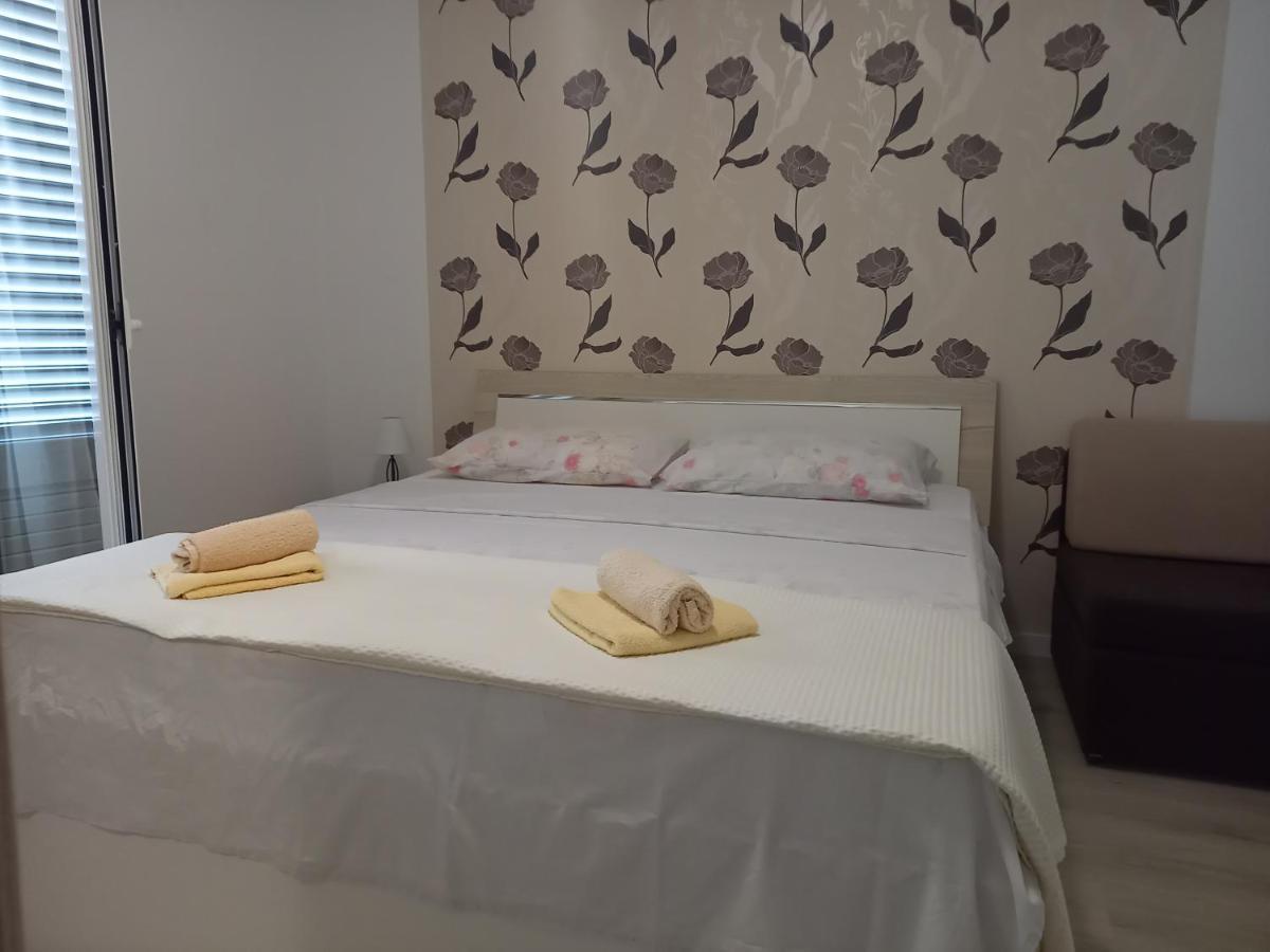 Apartmani Dijana Palit Kültér fotó