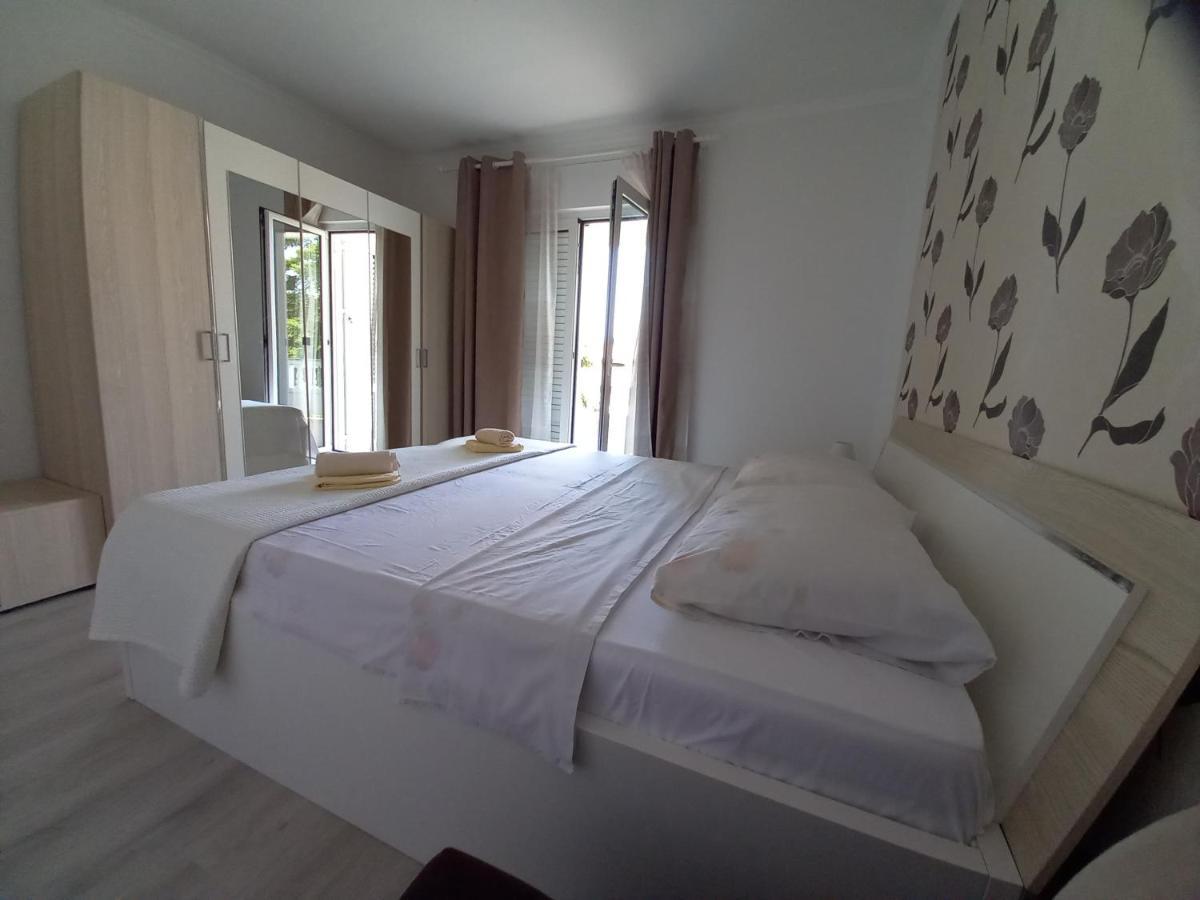 Apartmani Dijana Palit Kültér fotó