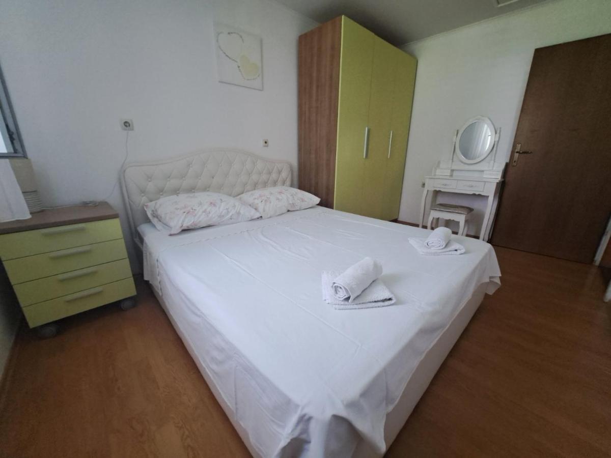 Apartmani Dijana Palit Kültér fotó