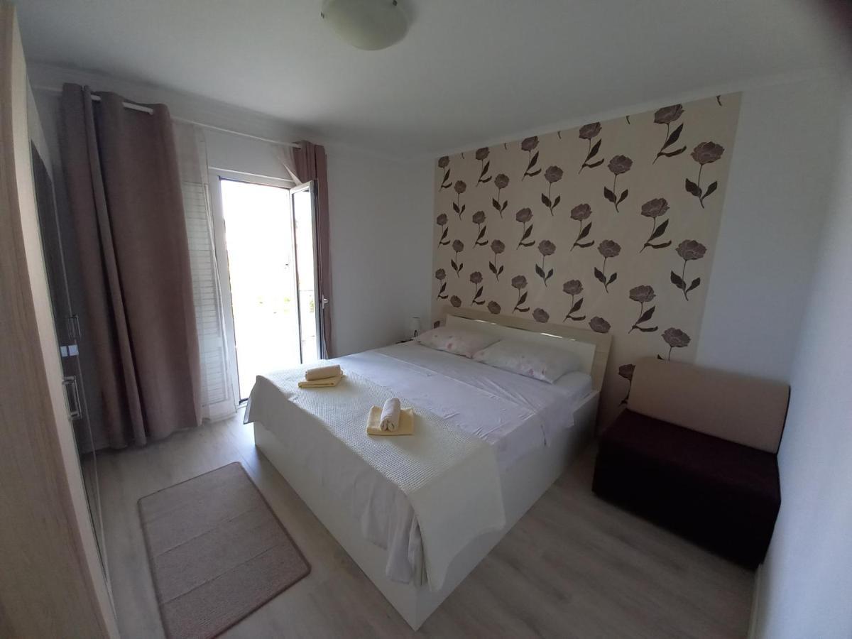 Apartmani Dijana Palit Kültér fotó