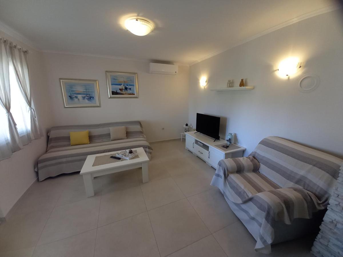 Apartmani Dijana Palit Kültér fotó