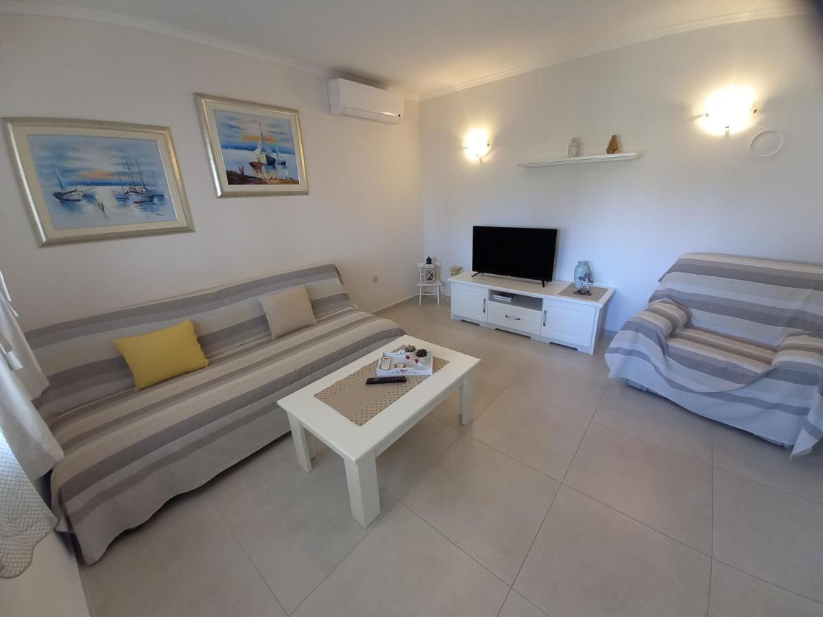 Apartmani Dijana Palit Kültér fotó