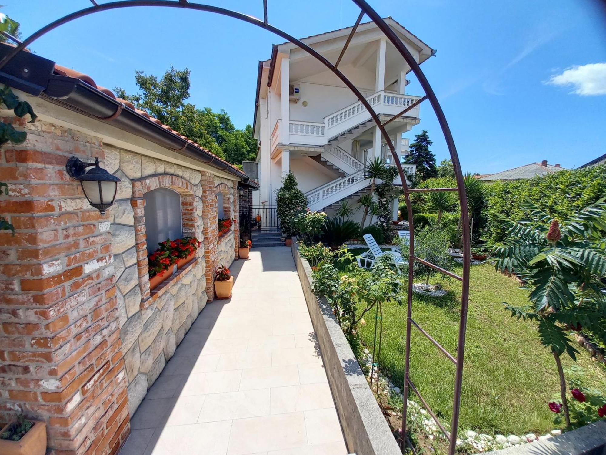 Apartmani Dijana Palit Kültér fotó
